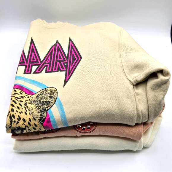 ACDC & DEF LEOPARD Sweatshirts Junior Size M 2 ACDC 1 Def Leopard - Picture 1 of 6